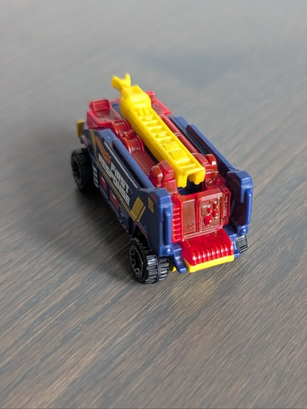 Hot Wheels Runway Res-Q First Response Truck Blue Yellow 2018